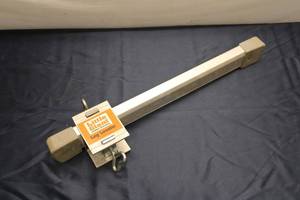lot 751 image: Little Giant Leg Leveler Ladder Stabilizer - Model No. 10106