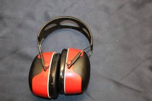 lot 759 image: 3M Hearing Protection Earmuffs - Adjustable Noise Cancelling Ear Protectors