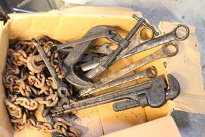 lot 762 image: Assortment of Hand Tools and Chains - Used Condition