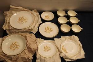 lot 773 image: Set of 28 Elegant Dinnerware - Wheat Design