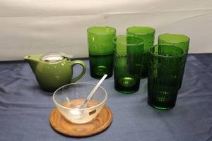 lot 789 image: Set of 5 Vintage Green Glass Tumblers and Teapot with Teakwood Serving Tray