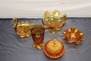 lot 807 image: Set of 6 Vintage Amber Glass Pieces - Decor Items