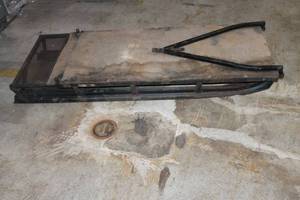 lot 816 image: Used Heavy-Duty Loading Ramp - Steel Construction