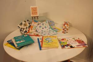 lot 77 image: Childrens Book and Baby Accessories Bundle