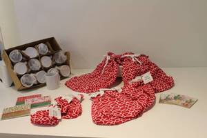 lot 78 image: Lot of Cloth Gift Bags and Holiday Greeting Cards