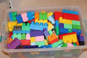lot 195 image: Sterilite Container with Assorted Building Blocks