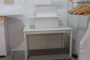lot 216 image: White Retail Display Table with Multi-Tier Shelving