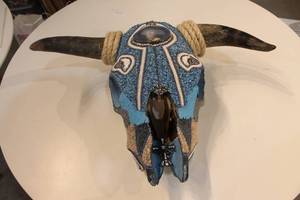 lot A-10 image: Decorative Beaded Bison Skull with Horns
