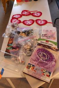 lot 471 image: Crafting Supplies and Wirework Book Lot