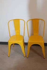 lot A-324 image: Set of 2 Yellow Metal Dining Chairs