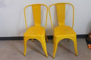 lot A-326 image: Set of 2 Yellow Metal Chairs