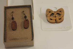 lot 354 image: Linnell Design Wooden Earrings and Cat Knot Brooch Set