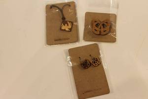 lot 372 image: Linnell Design Wooden Jewelry Set - Necklace and Earrings