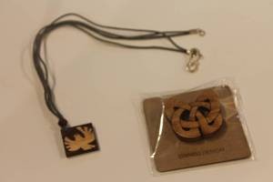 lot 374 image: Linnell Design Wood Pendant Necklace and Knot Pin Set