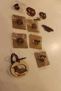 lot 384 image: Minnesota Wooden Animal Ornament and Pin Lot
