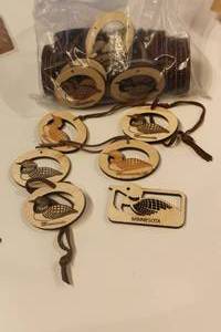 lot 386 image: Minnesota Loon Wooden Ornaments Set