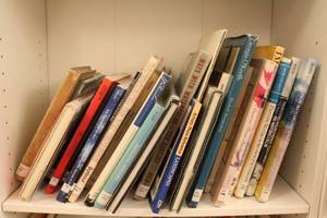 lot 406 image: Assorted Collection of Books and Magazines