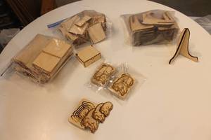 lot 425 image: Lot of Wooden Craft Kits - Boxes and Bear and Easel Cutouts