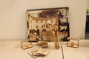 lot 426 image: Rustic Decor Set with Wooden Pencil Holders and Earrings