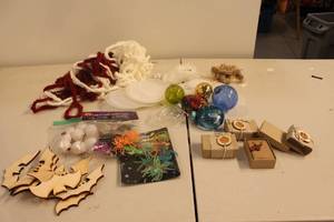 lot 428 image: Assorted Holiday and Craft Decoration Lot