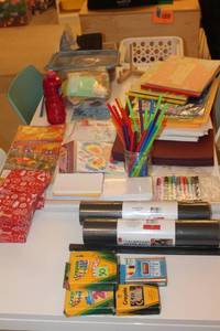 lot 452 image: Assorted Arts and Crafts Supplies Lot