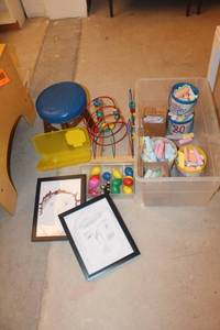 lot 454 image: Childrens Art and Play Bundle