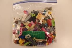 lot 186 image: Mixed LEGO Brick Lot in Resealable Bag