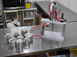 lot 2 image: The Bath Bomb Press with Multiple Molds