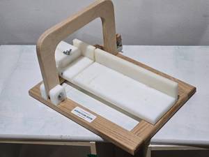 lot 25 image: Buds Woodshop Handmade Soap Cutter