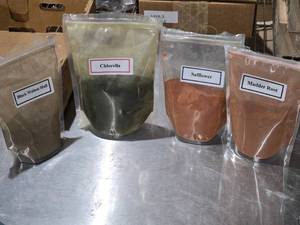 lot 420 image: Lot of Herbal Powders Black Walnut Hull, Chlorella, Safflower, Madder Root - All about 12 full