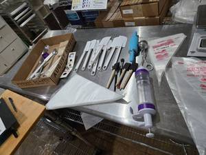 lot 437 image: Lot of Baking and Decorating Tools