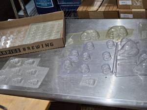 lot 447 image: Collection of Assorted Plastic Molds for Crafting