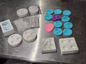 lot 451 image: Assorted Silicone and Plastic Molds Lot