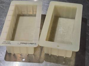 lot 497 image: Lot of 2 Crafters Choice Regular Loaf Mold 1501