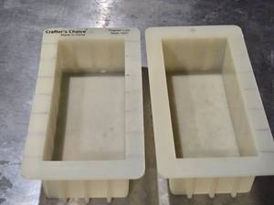 lot 503 image: Crafters Choice Regular Loaf Mold 1501 - Set of 2