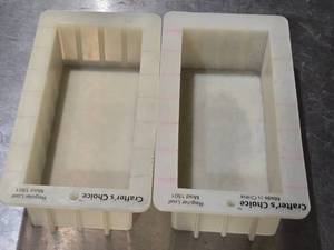 lot 507 image: Crafters Choice Regular Loaf Mold 1501 - Set of 2