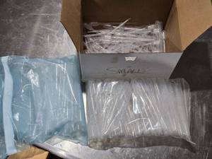 lot 513 image: Bulk Lot of Clear Disposable Pipettes