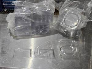 lot 547 image: 8 oz Clear PET Deli Style Containers with Lids