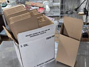 lot 552 image: Bulk Lot of Various Size Cardboard Package Boxes