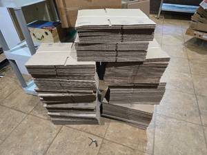 lot 575 image: Bulk Lot of Uline Corrugated Shipping Boxes 8x6x4