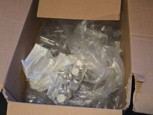lot 596 image: 4 oz Clear PET Square Bottles with Metal Lids