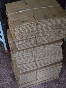 lot 637 image: Bulk Lot of Uline 8x5x4 Corrugated Boxes