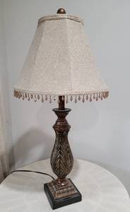 lot 52 image: Dangle Shade Ancanthus Laef Table Lamp