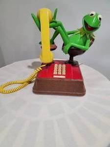 lot 91 image: 1983 Henson Kermit the Frog Phone, model TEIF0830