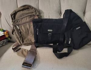lot 100 image: Baggallini Easy Tourist Travel Bags  3