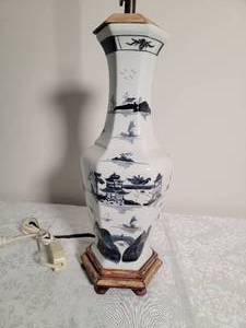 lot 58 image: Vintage Blue and White Chinese Export Vase Lamp, as