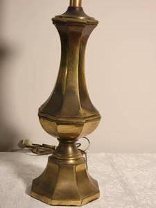 lot 59 image: Vintage Heavy Brass Table Lamp