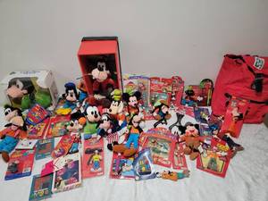 lot 64D image: A Very Goofy Memoribilia Collection - Disney Toys, Plushies, Crafts & More - D