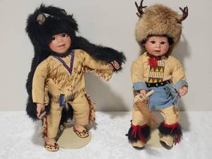 lot 65 image: Danbury Mint Native American Doll Pair - Elke Hutchens - Little Bear Dancer  Little Deer Dancer