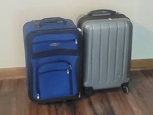 lot 129 image: Rolling Luggage Pair